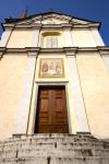 Facciata di una chiesa a Cadrezzate, provincia di Varese, Lombardia