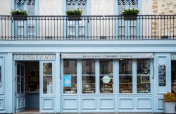 La facciata di una panetteria-pasticceria a Vannes, Golfo di Morbihan, nord della Francia - © Svetlana Bondareva / Shutterstock.com