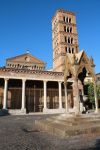 Facciata e campanile dell'Abbazia di San Nilo a Grottaferrata - © Aperitivi  / Shutterstock.com
