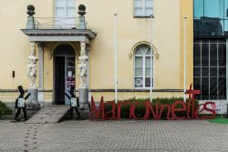 Facciata e cortile del Museo delle Marionette a Tournai, Belgio - © Werner Lerooy / Shutterstock.com