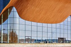 Facciata del teatro e della sala da concerto sulla piccola isola di Odderoya a Kristiansand, Norvegia - © mariusz.ks / Shutterstock.com