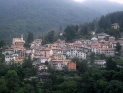 Il comune di Faggeto Lario include il borgo della frazione di Lemna, qui fotografato - © Swiss79 / Wikipedia