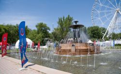 Fan zone per i Mondiali 2018 in Piazza del Teatro a Rostov-on-Don, Russia - © Aleks49 / Shutterstock.com