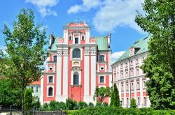 Chiesa Collegiata di Poznan, Polonia - Questo complesso religioso è composto dal Collegio e dalla Chiesa di Fara di stile barocco. La Collegiata di San Stanislao è uno degli edifici ...