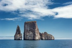 Spettacolari formazioni rocciose fotografate durante una crociera alle isole Galapagos, in Ecuador. Di origini vulcaniche le isole sono tra le più attive del mondo, dal punto di vista ...
