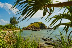 Faro a Koh Lanta, Thailandia - A impreziosire la natura selvaggia dell'arcipelago non mancano neppure i fari, ancora oggi preziosi riferimenti per la navigazione © Mart Koppel / Shutterstock.com ...