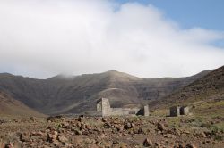 Vista del Faro de punta Jandia a Fuerteventura - Proprio in questo meraviglioso contrasto dove le ripide discese abbracciano il più dolce terreno pianeggiante, vi è una menzione. ...
