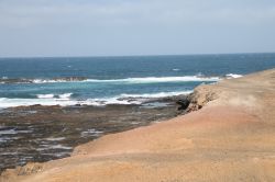 La costa di Morro Jable, Faro de punta Jandia, Fuerteventura (Canarie) - Qui oltre al mare, alle spiagge e al cielo è soprattutto la terra che racchiude un fascino senza tempo. Sarà ...