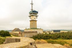 Il faro di Fécamp presso Cap Fagnet, sulla costa della Normandia, è gestito dalla Marina Francese.
