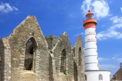 Faro di Saint Mathieu a Brest, Francia - Dettaglio del faro di Saint Mathieu collocato nell'omonima punta nel dipartimento di Finisterre, nelle vicinanze di Brest. Fu costruito nel 1835 ...