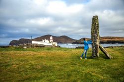 Il faro di Valentia Cromwell Point, County Kerry, Irlanda. Situato nel nord ovest dell'isola irlandese, questo faro è stato costruito nel XVII° secolo. Offre uno degli scorci ...