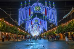 Luci durante la Gran Feria de Malaga, un imperdibile evento nell'agenda di agosto della città andalusa - © klublu / Shutterstock.com