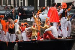 Festeggiamenti per il Koningsdag a Amsterdam, Olanda - A scendere in piazza in occasione della festa del re sono circa due milioni di persone, fra cittadini e turisti, che si ritrovano in occasione ...