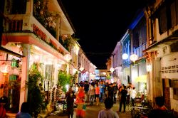 Festival a Phuket, i turisti a passeggio sulla Romanee Road in centro città - ©  Purple-Gecko / Shutterstock.com