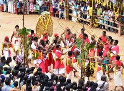 Festival al Neelakesi Devi Temple di Trivandrum, Kerala, India, con la battaglia fra Devi e Darikan - © AjayTvm / Shutterstock.com