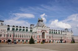 L'edificio della fiera di Nizhny Novgorod. Da secoli questa città è un importante snodo commerciale della Russia - foto © Sever180 / Shutterstock.com 