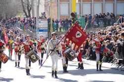 Figuranti in costume storico alla sfilatata del carnevale celebrato a Tempio Pausania in Gallura (Sardegna) - © Jessica G. Palitta / Shutterstock.com