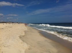 Veduta di Fire Island a Long Island, New York, Stati Uniti. Sabbia e oceano si incontrano creando un paesaggio mozzafiato
