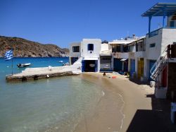 Firopotamos: le case tradizionali dei pescatori, conosciute in greco con il nome di "syrmata", come di regola anche in questa minuscola località sulla costa settentrionale di ...