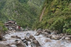 Fiume Urubamba, Aguas Calientes: è il fiume lungo il quale è stato costruito il paese di Aguas Calientes (oggi Machupicchu Pueblo). È una risorsa per la comunità, ...