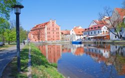 Una giornata primaverile nella città boema di Ceske Budejovice. La città fu fondata nel XIII secolo dal re Ottocaro II - foto © Tomas Smolek / Shutterstock.com