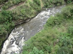 La regione dove sorge Ipiales è attraversata dalle acque del fiume Guáytara, che scorre proprio sotto il santuario de Las Lajas.