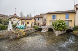 Fiume Mincio a Borghetto, Verona - Fiume dell'Italia settentrionale e ultimo affluente di sinistra del Po, il Mincio è il principale emissario del lago di Garda. Scorre tra le colline ...