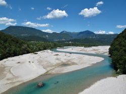 Il fiume Tagliamento poco prima di raggiungere la pianura friulana a Ragogna - © Ursula Perreten / Shutterstock.com