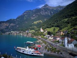 Fluelen sul lago di Uri in Svizzera, un ramo del lago dei Quatro Cantoni