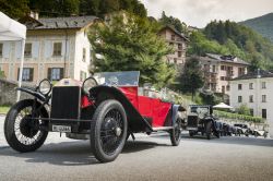 A Fobello (Vercelli) nacque Vincenzo Lancia nel 1881. Per questo periodicamente nel borgo della Valsesia si tangono manifestazioni di auto d'epoca - © Image4pro / Shutterstock.com ...