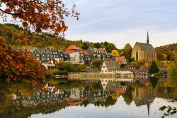 Foliage autunnale nel quartiere tedesco di Beyenburg a Wuppertal.
