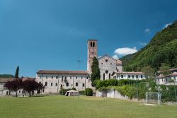 Follina in Veneto e la sua abbazia cistercense: siamo nella terra del Prosecco, in provincia di Treviso