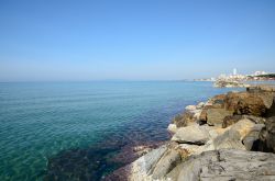 Il golfo sul Tirreno dove si affaccia Follonica (Toscana). La città conta oggi circa 20.000 abitanti e si trova nel Parco Nazionale delle Colline Metallifere grossetane - foto © ...