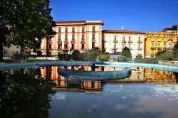 La bella fontana di Piazza Libertà a Avellino, Italia.
