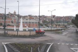 Fontana e centro di Misterbianco in Sicilia