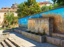 Fontana nel borgo di Satriano di Lucania, Basilicata - © Mi.Ti. / Shutterstock.com