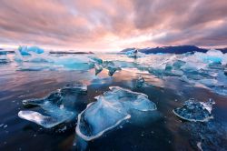 Formazioni di ghiaccio nella laguna di Jokulsarlon, ...