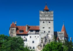 Fortificazioni del Castello di Bran  costruito da Luigi I d'Ungheria nel 1377 e ha svolto un ruolo militare strategico fino alla metà del 18° secolo - © Emi Cristea ...