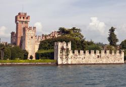 fortificazioni e castello di Lazise, Veneto - © Hitman Sharon / Shutterstock.com