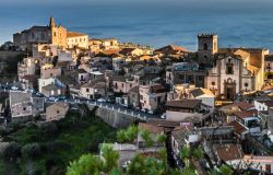 Forza D'Agro, Sicilia: qui a pasquetta si svolge la Festa dell'Alloro e la processione dei Sacri Oli