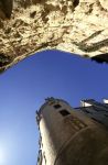 Un particolare del fossato asciutto più profondo di tutta la Francia, che con i suoi 18 metri dal piano campagna è proprio quello del Castelo di Breze - © www.chateaudebreze.com ...