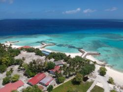 Foto aerea di Maafushi e una delle sue spiagge alle Maldive