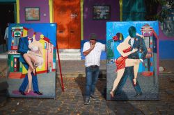 Foto ricordo a tema Tango sulla strada del Caminito a Buenos Aires, la capitale dell'Argentina - © sunsinger / Shutterstock.com