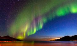 Fotografare l'aurora boreale a Tromso. I fiordi di questa regione sono famosi per vedere le luci del nord.