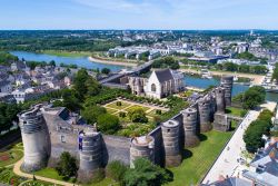 Fotografia aerea del castello dei Duchi di Anjou a Angers, regione Maine et Loire, in Francia