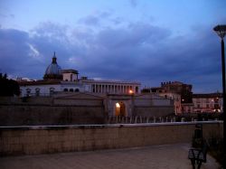 Fotografia notturna del centro storico di Capua - © wikipedia