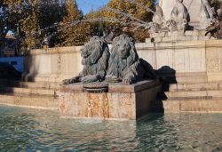 Fountain de la Rotonde a Aix-en-Provence, Francia - Sono la vera caratteristica di Aix en Provence: troverete fontane in ogni angolo e piazza della città! In questa immagine un particolare ...