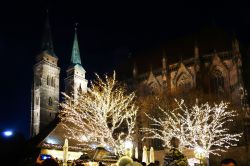 Frauenkirche Norimberga fotografata nel periodo di Natale