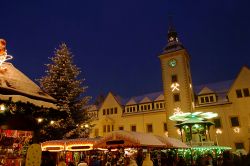 Freiberg by night: mercatino di Natale nella città della Sassonia, Germania.
