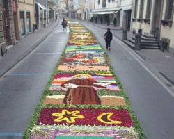 Fucecchio, Toscana: l'Infiorata del Corpus Domini in centro - © Infiorata di Fucecchio, CC BY-SA 3.0, Wikipedia